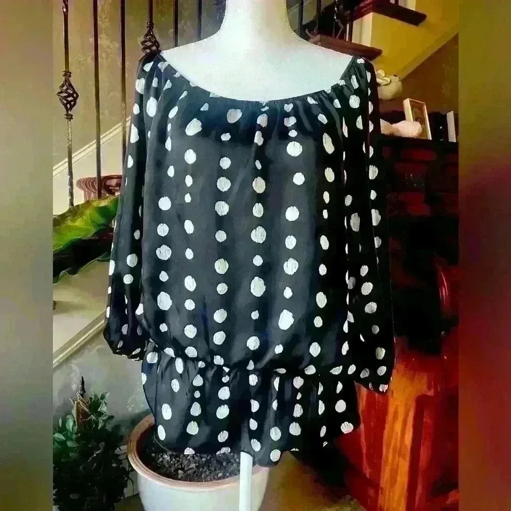 Vince Camuto  blouse large. Black with white polka dots. Elastic drop waist - Picture 4 of 11